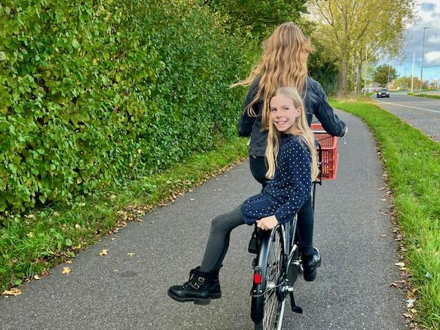 kids op de fiets