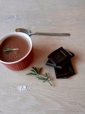 Chocolademousse met rozemarijn en zeezout